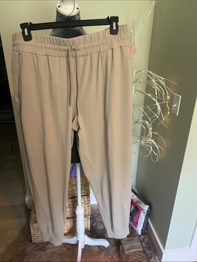 Member's Mark Travel Jogger in Light Khaki - XXL